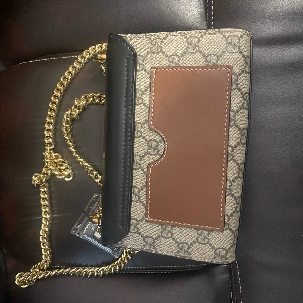 Gucci Padlock Black and Gold Crossbody Bag - Picture 3 of 9